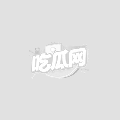 KTV女厕牛仔裤美女撸起裤腿尿尿细节1